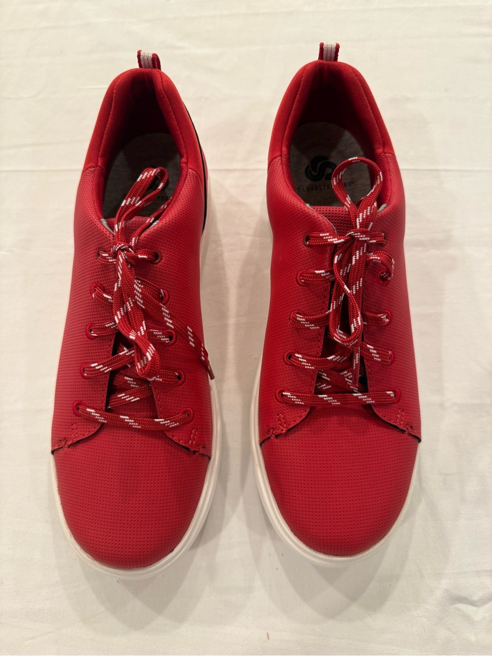 Cloudsteppers by Clarks Red Low-Top Lace-Up Sneakers